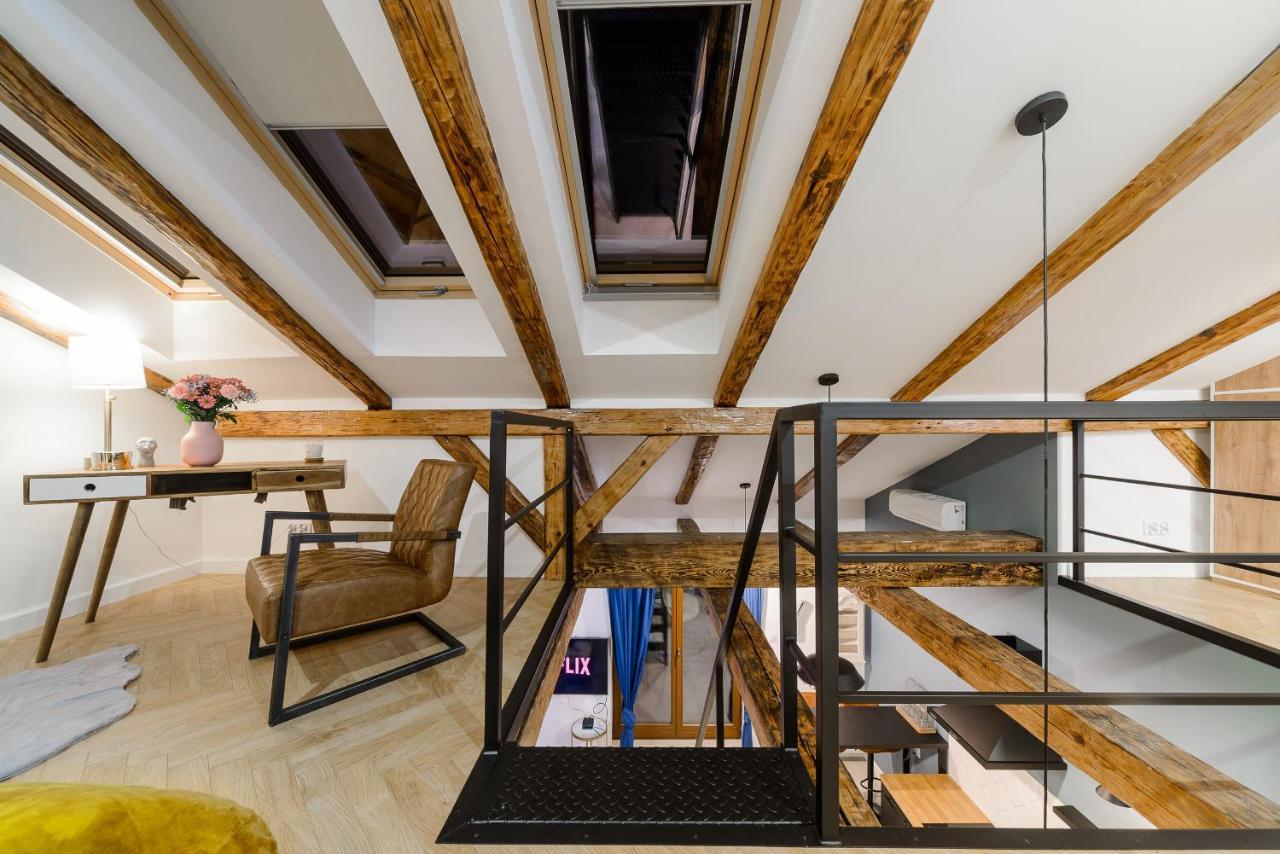 Lumina 2-Level Apartment With Balcony วูดช์ ภายนอก รูปภาพ